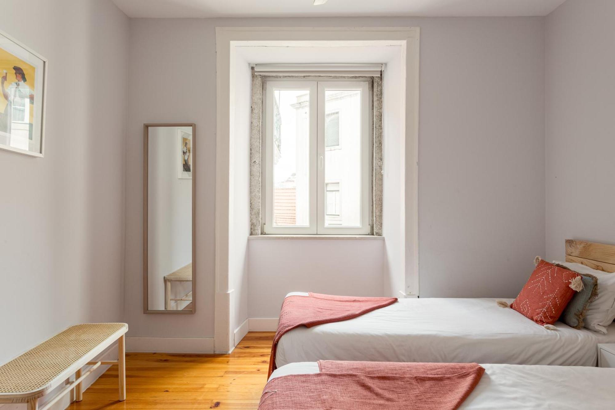 Appartement Joivy Inviting Flat Next To Carmo Convent à Lisboa Extérieur photo